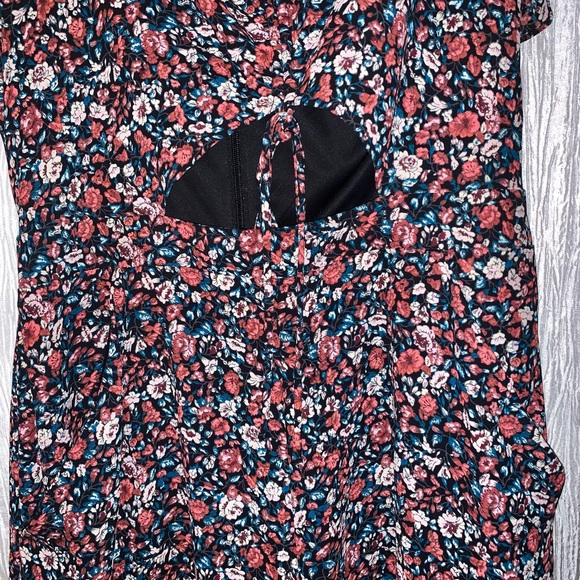 Express Floral Romper Size 4 - Picture 4 of 4
